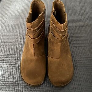 Clarks Angie Spice Leather Bootie 8